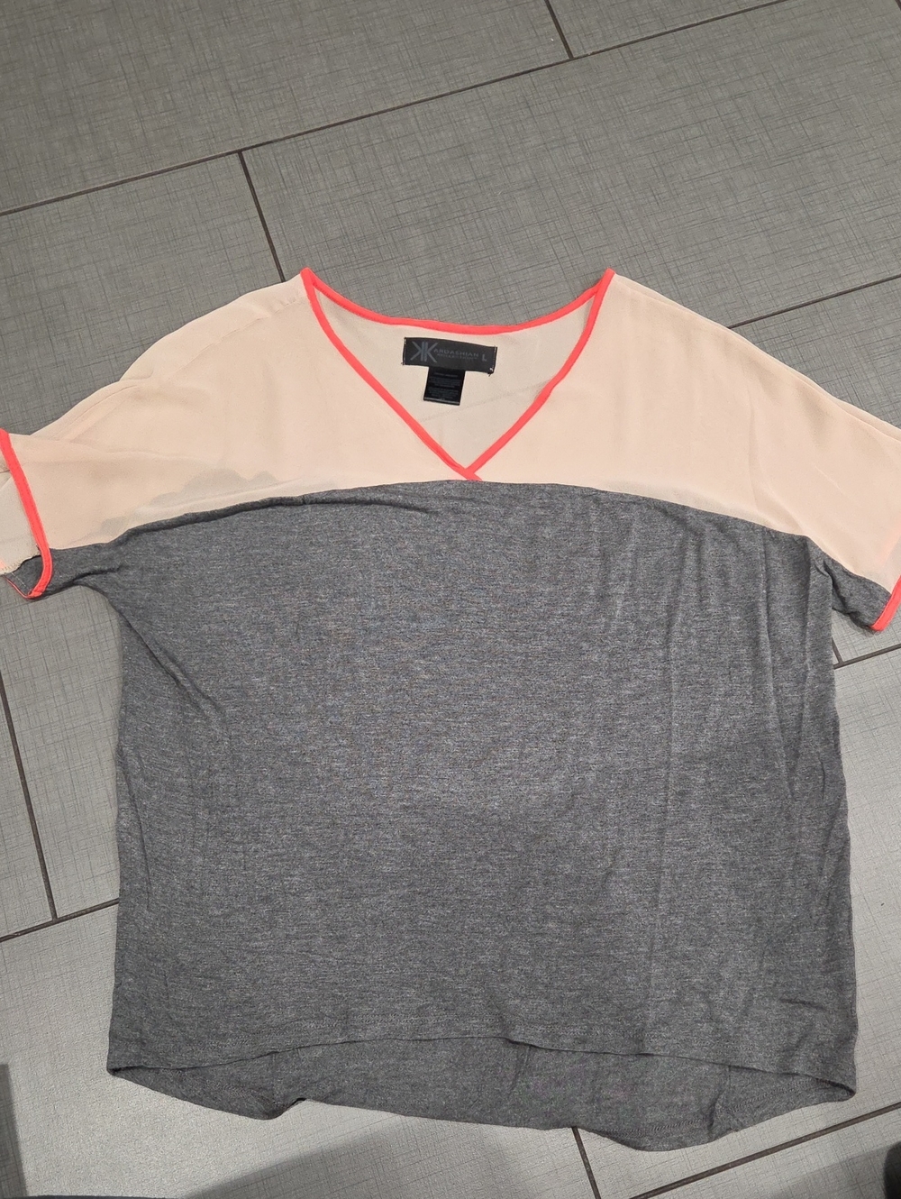 Kardashian Kollection Gray and Crram V-Neck Tee with Neon Coral Trim Large